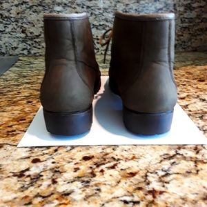 FERRAGAMO brown suede walking shoes size 9.5 AA.